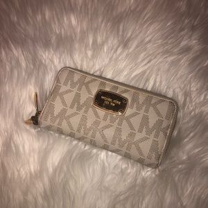 AUTHENTIC MICHAEL KORS WALLET